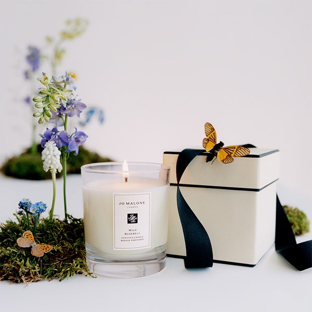 Jo Malone London Home Candle mit einer Box und Dekoration